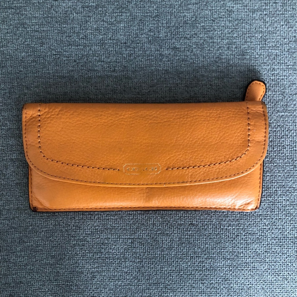 Orange/Yellow Coach super thin wallet! ♥️🥳